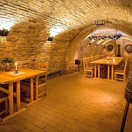 A Vinarstvi U Vrbu Gasthof 3*