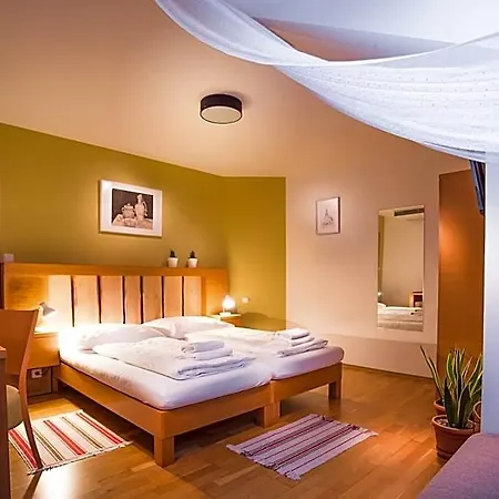 Gasthof A Vinarstvi U Vrbu 3*